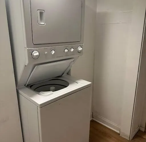 Comfy & Modern 3br Free Wifi Free Parking Apartment *