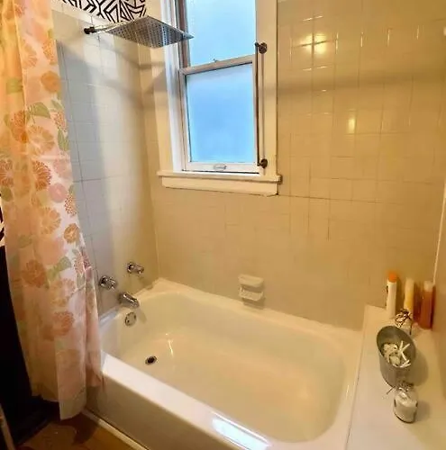 Comfy & Modern 3br Free Wifi Free Parking *