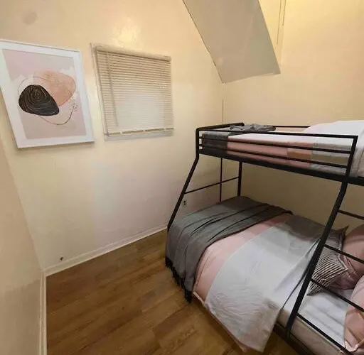 Apartment Comfy & Modern 3br Free Wifi Free Parking *