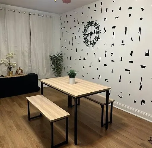 Comfy & Modern 3br Free Wifi Free Parking Apartment